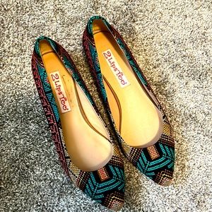 Embroidery Detail Pointed Flats